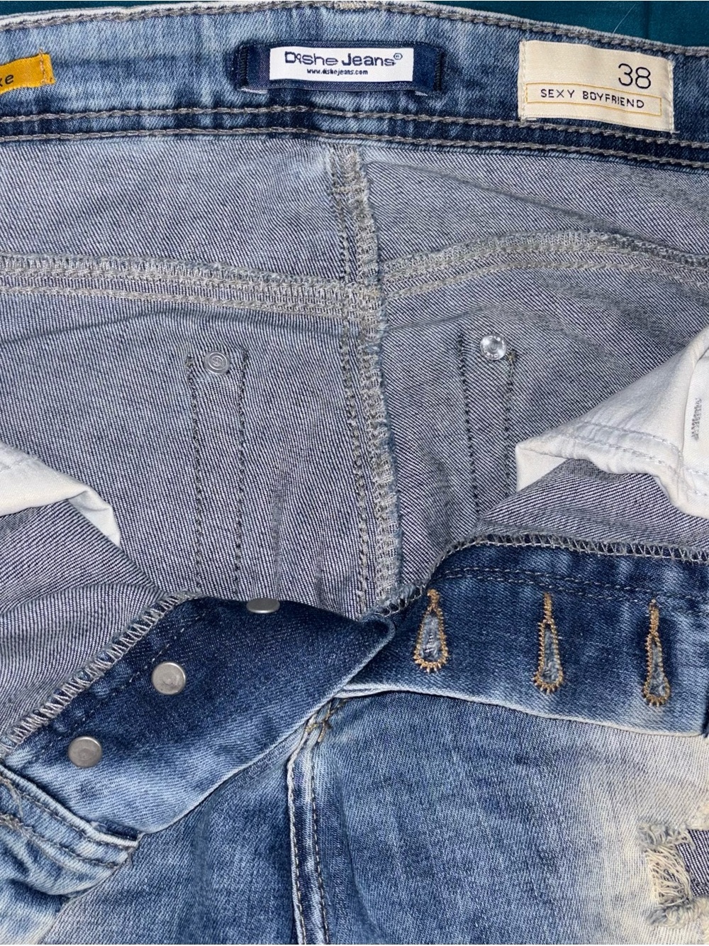 Dishe Sexy Boyfriend Luxe Embellished Jeans Size 38 MSRP $300 - Picture 7 of 9